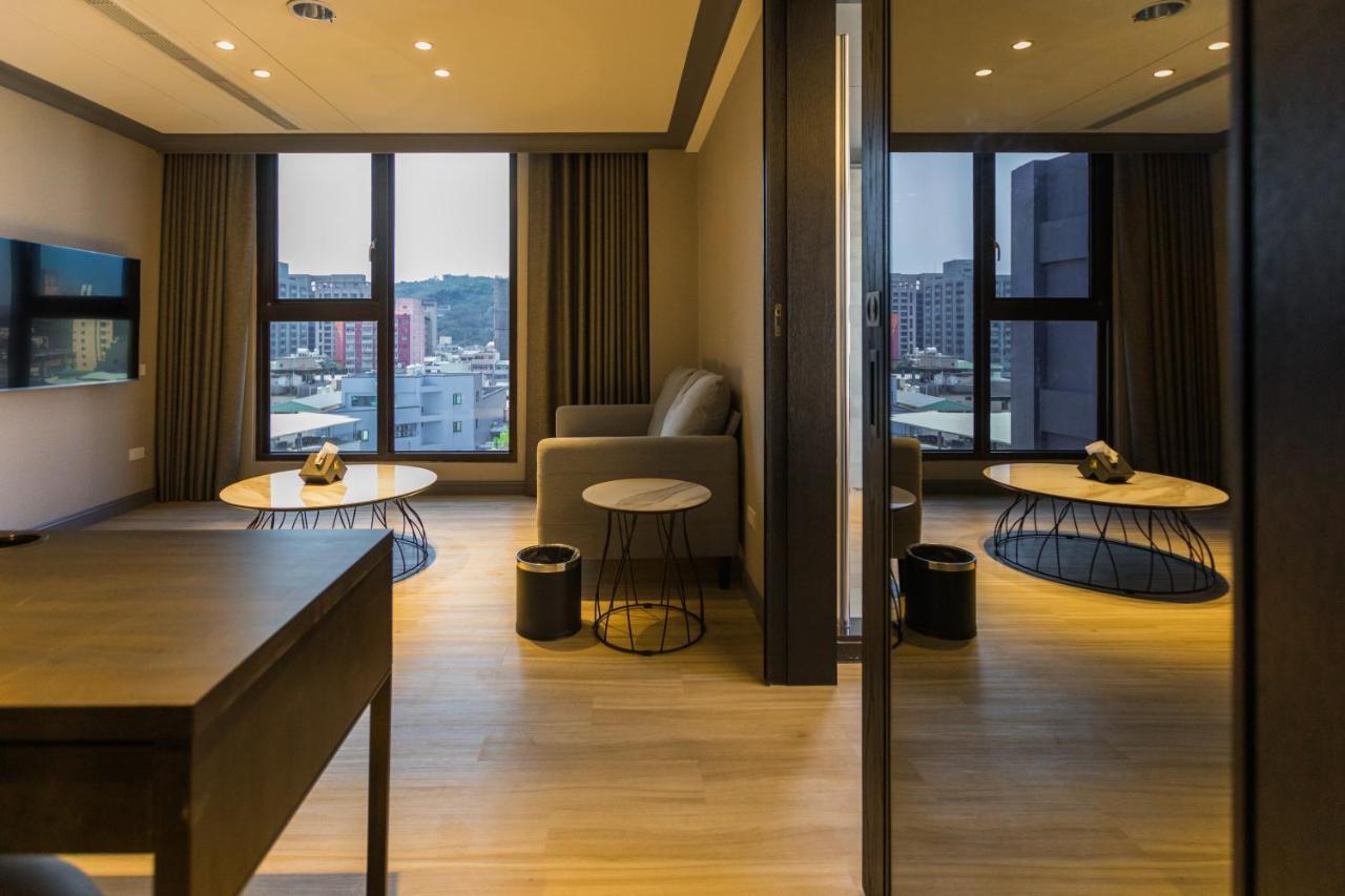 Q21 Hotel Kaohsiung Extérieur photo