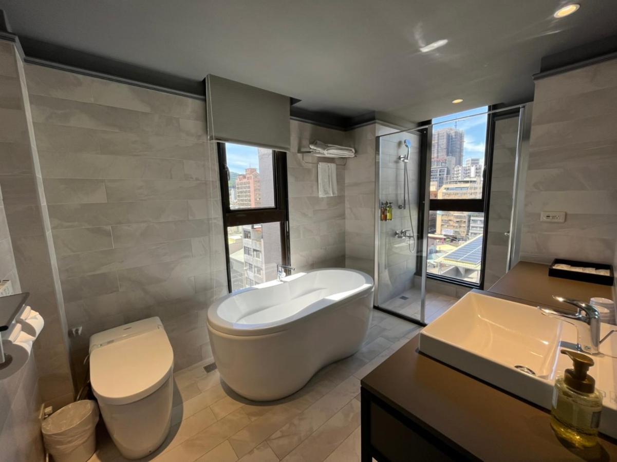 Q21 Hotel Kaohsiung Extérieur photo