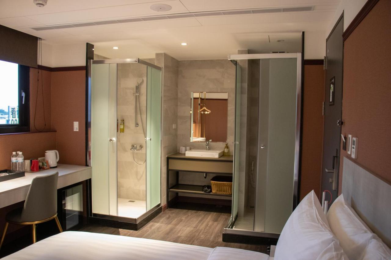 Q21 Hotel Kaohsiung Extérieur photo